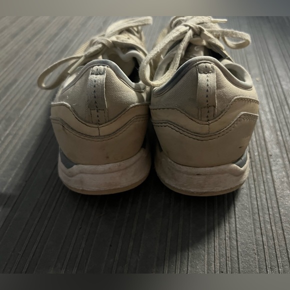 New Balance Woman's Beige Sneakers - Picture 3 of 4